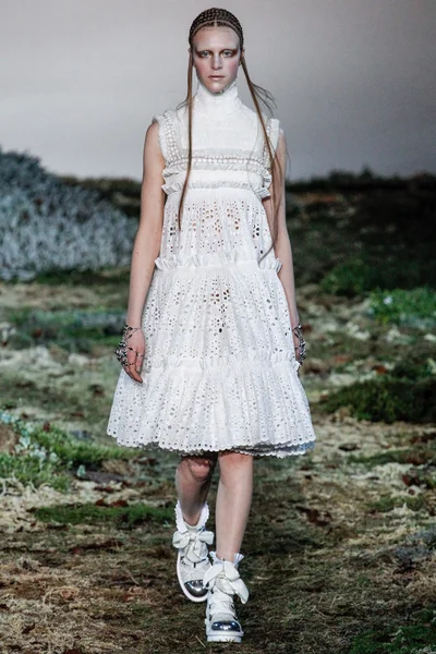 Look 11